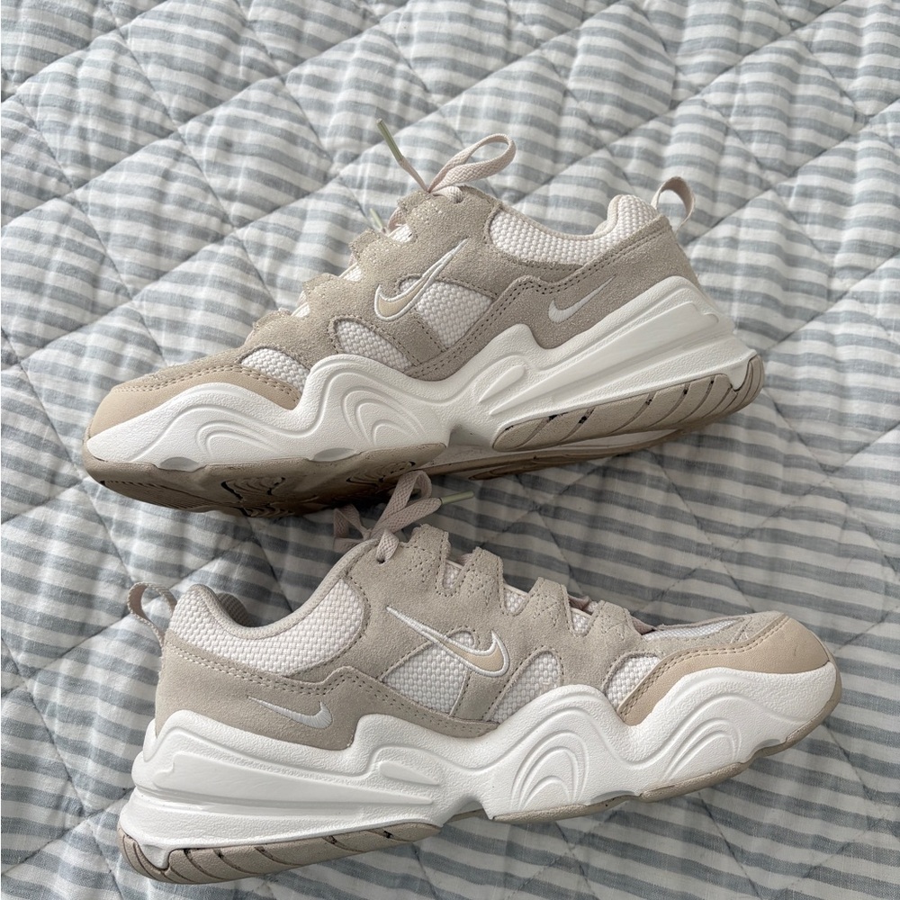 Nike Women's Tech Hera Sneakers